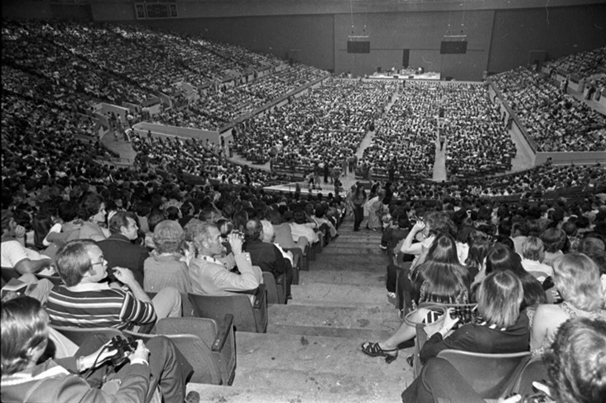 A capacity crowd at the Tarrant County Convention Center waiting to see Elvis Presley perform on June 4, 1976.